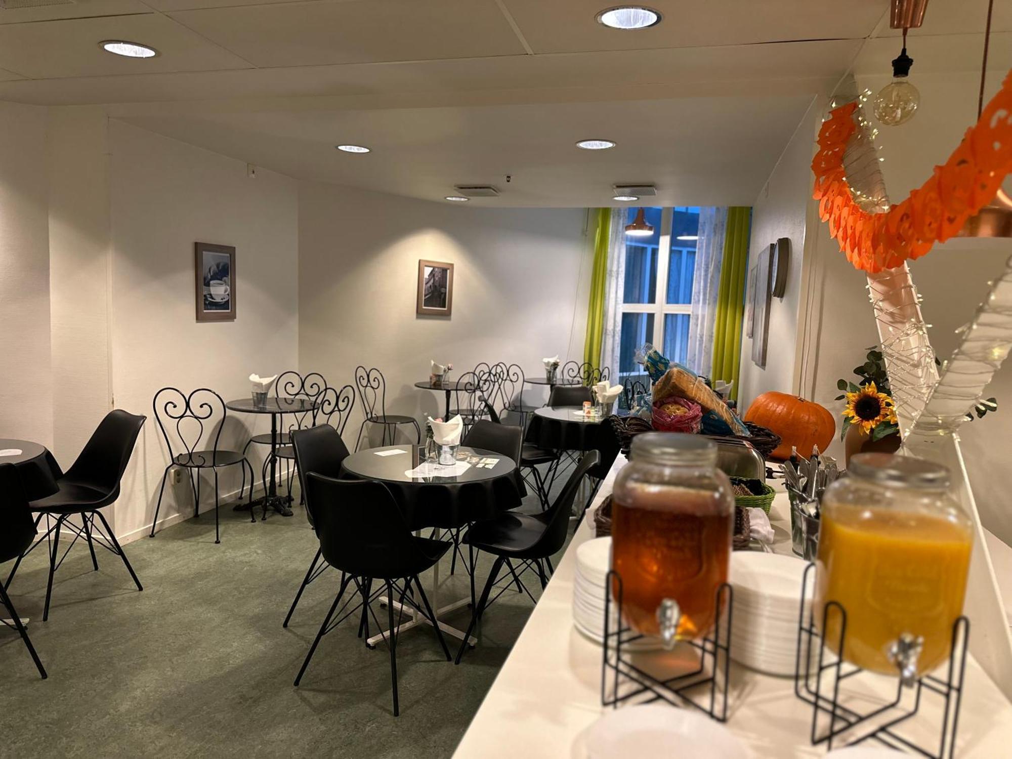 Pronova Hotell & Vandrarhem Norrkoping Bagian luar foto