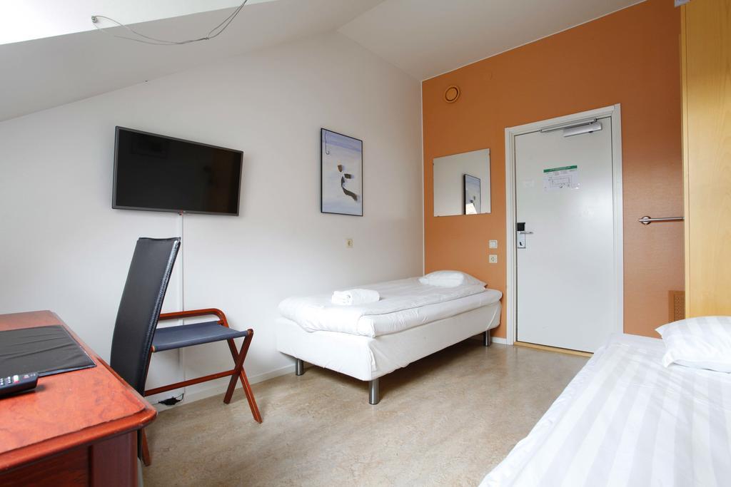Pronova Hotell & Vandrarhem Norrkoping Bagian luar foto