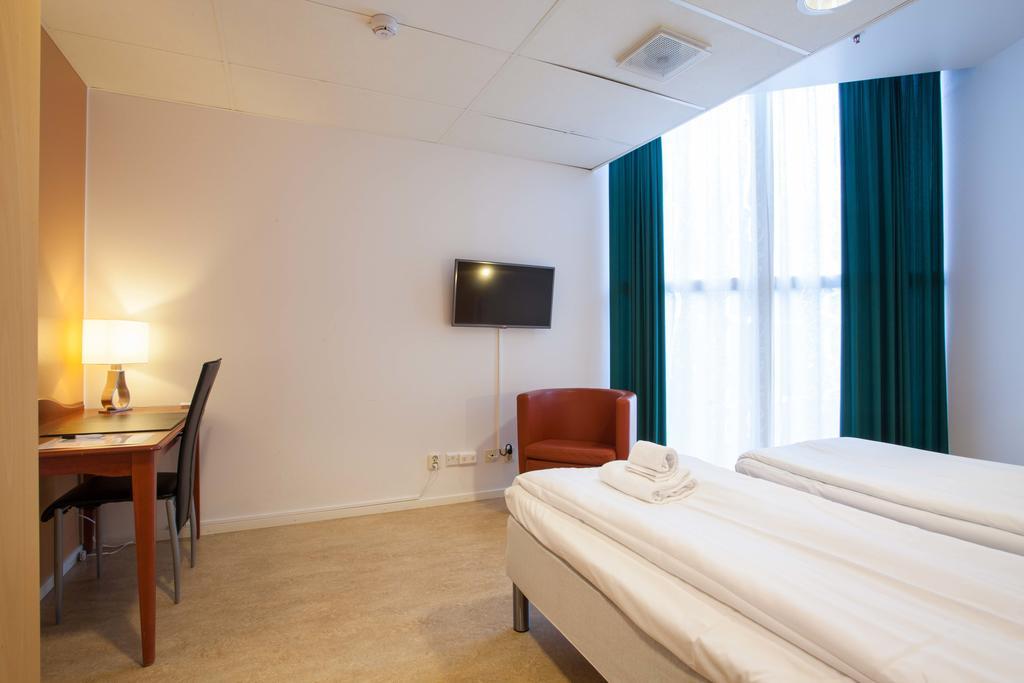 Pronova Hotell & Vandrarhem Norrkoping Bagian luar foto