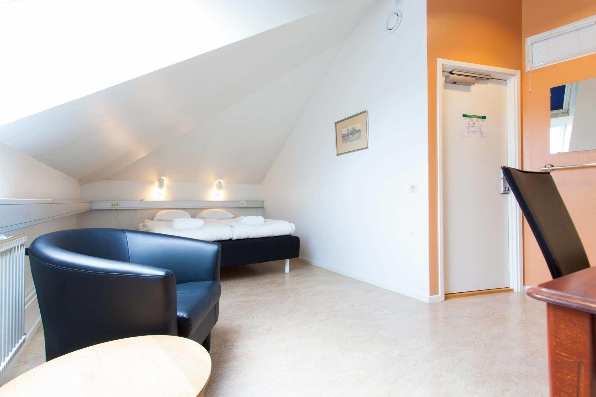 Pronova Hotell & Vandrarhem Norrkoping Bagian luar foto