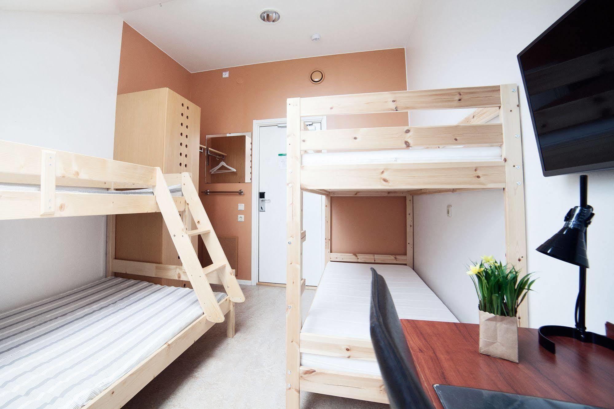 Pronova Hotell & Vandrarhem Norrkoping Bagian luar foto