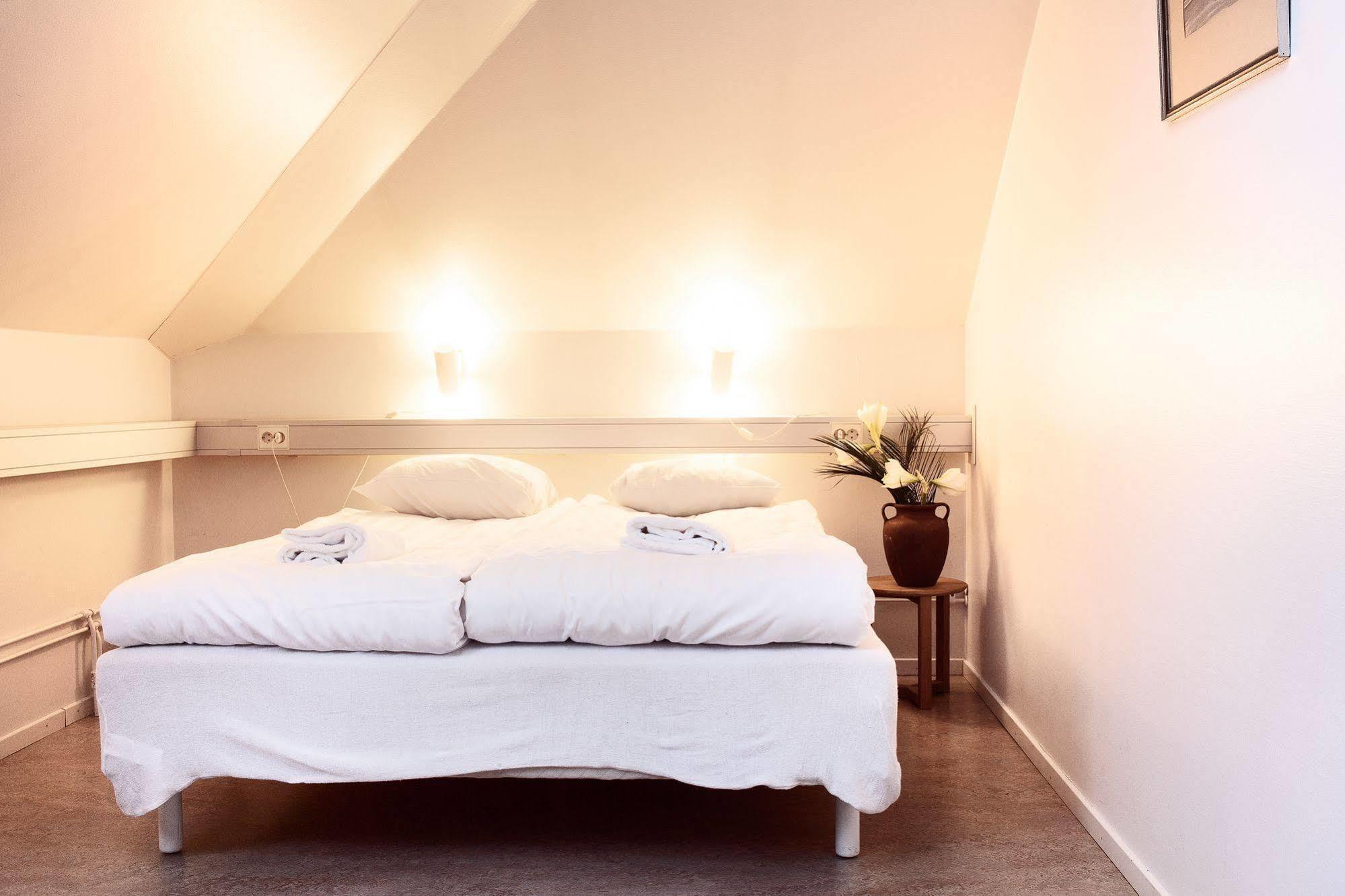 Pronova Hotell & Vandrarhem Norrkoping Bagian luar foto