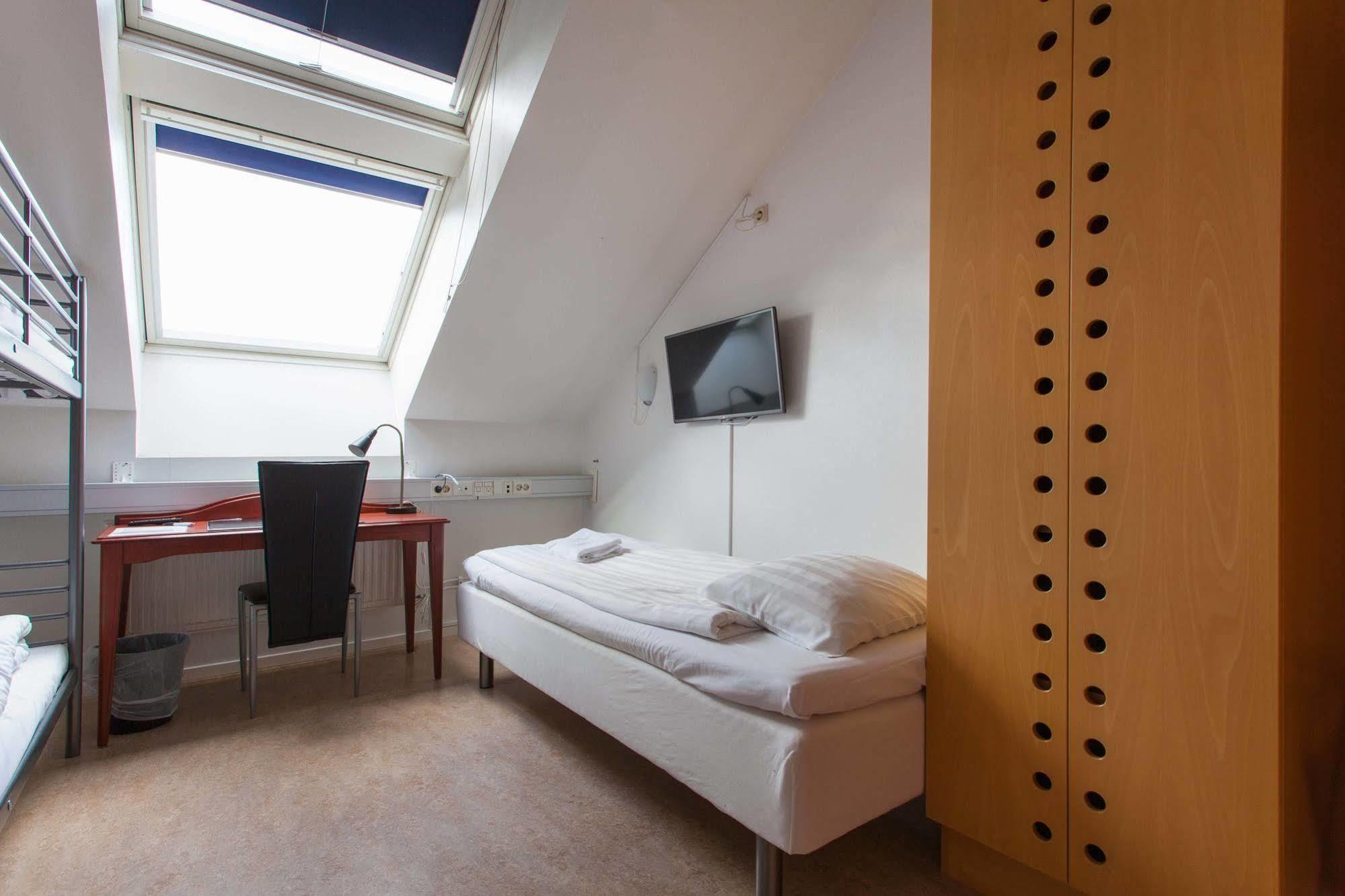 Pronova Hotell & Vandrarhem Norrkoping Bagian luar foto